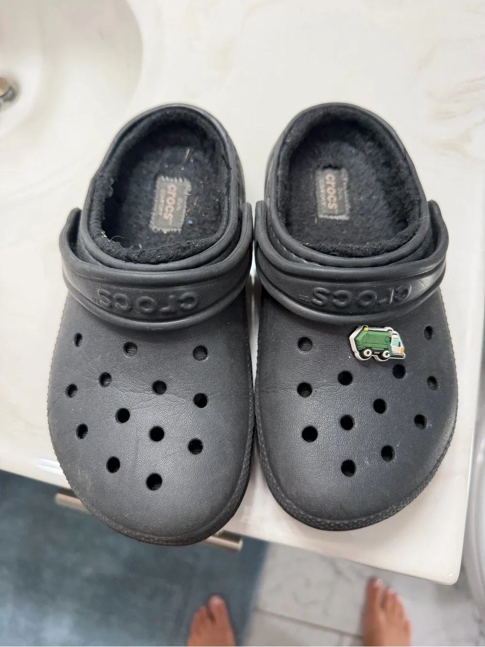 CROCS Kids Black Fuzzy-Lined Clogs